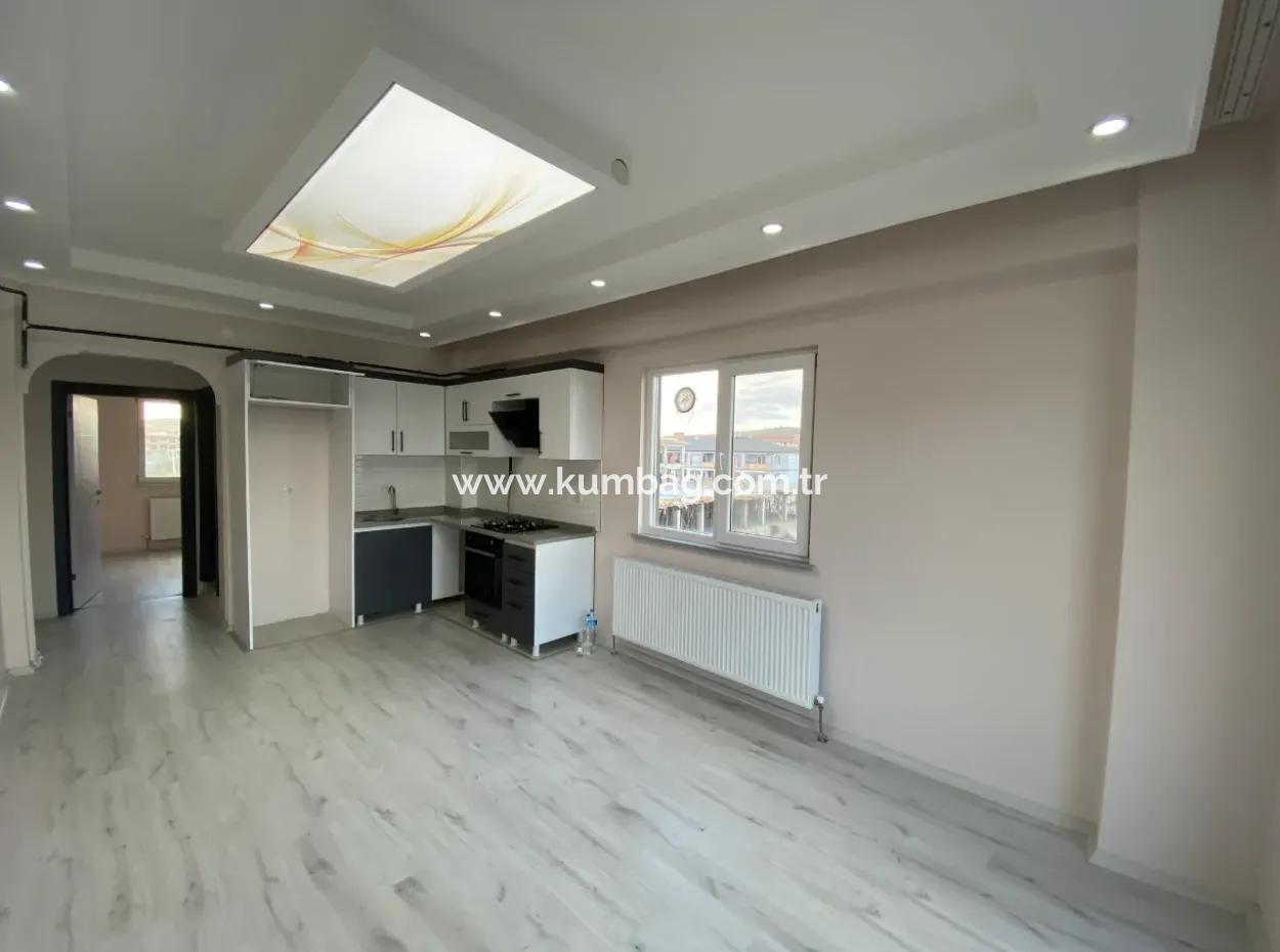 Tekirdağ Kumbağ'da Ana Cadde Üzeri Yeni Binada Kiralık 2+1 Daire