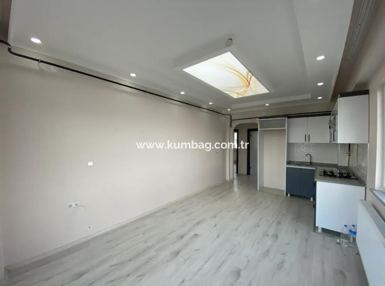Tekirdağ Kumbağ'da Ana Cadde Üzeri Yeni Binada Kiralık 2+1 Daire