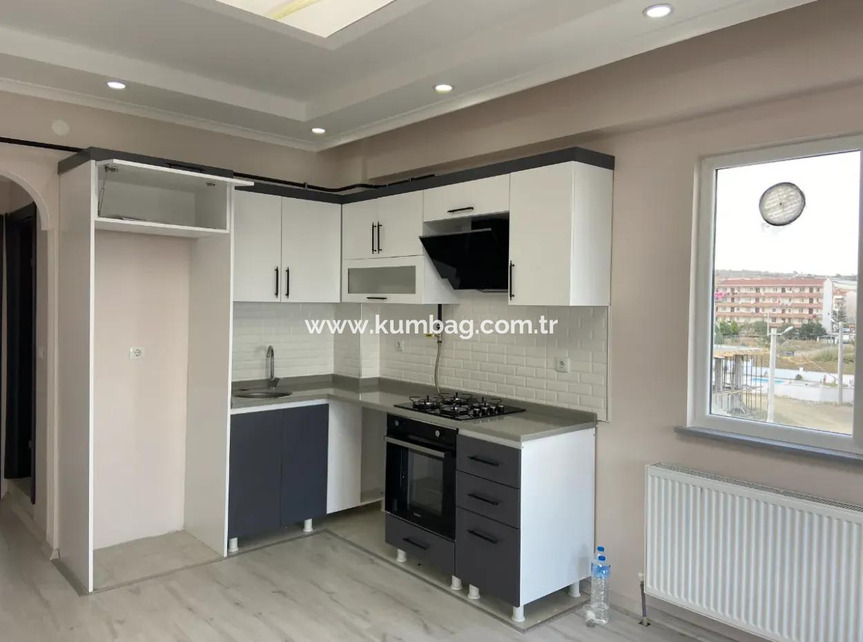 Tekirdağ Kumbağ'da Ana Cadde Üzeri Yeni Binada Kiralık 2+1 Daire
