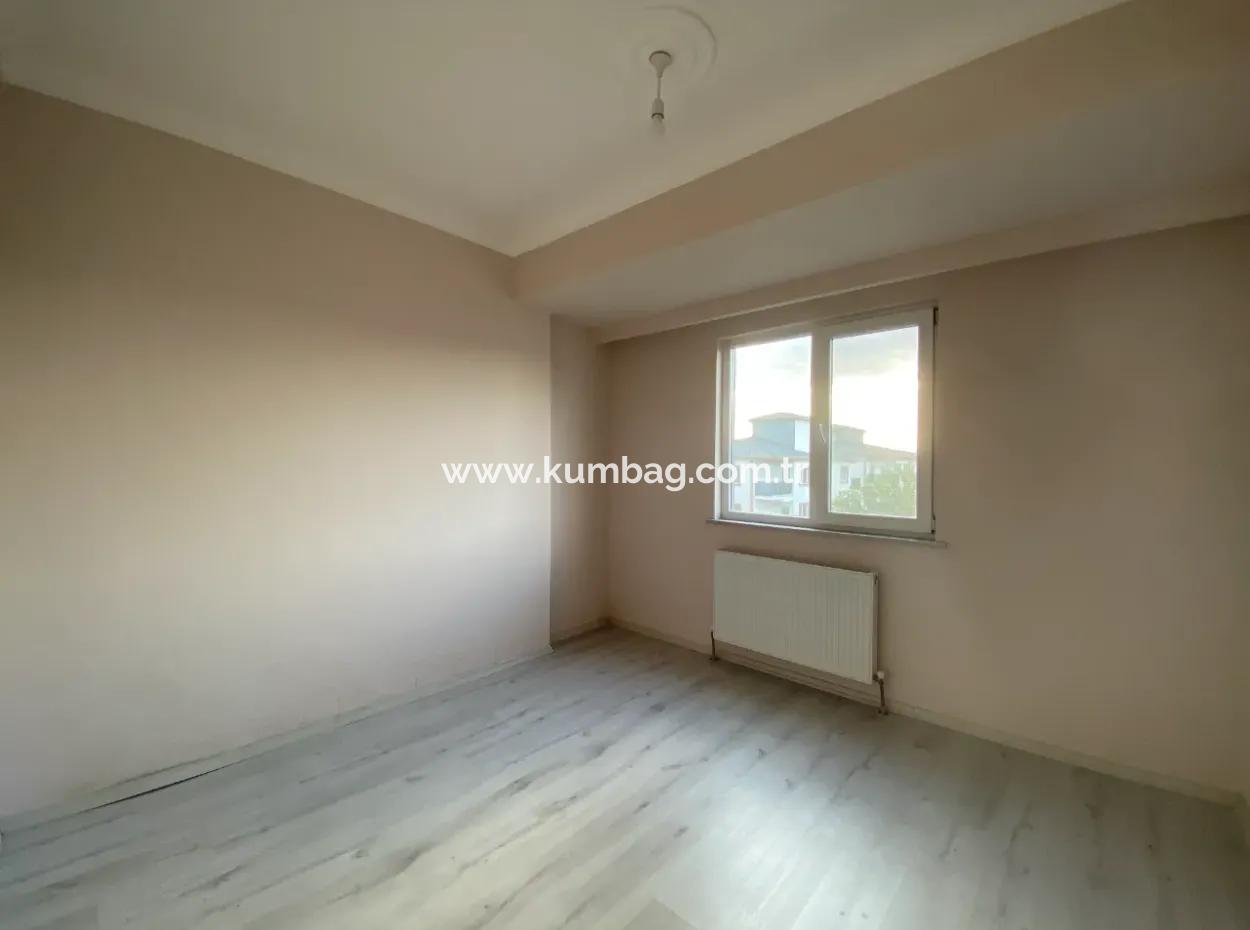 Tekirdağ Kumbağ'da Ana Cadde Üzeri Yeni Binada Kiralık 2+1 Daire