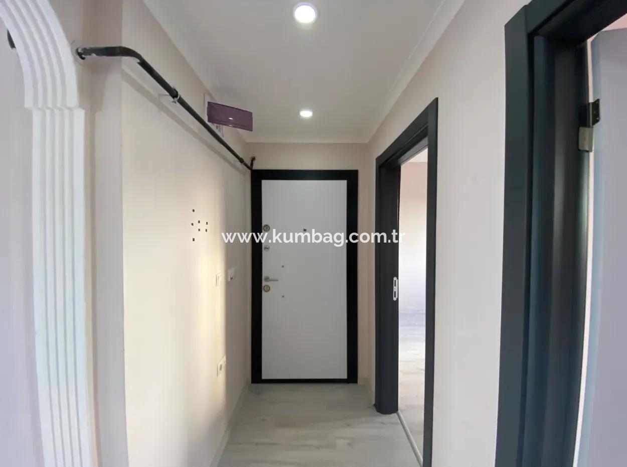 Tekirdağ Kumbağ'da Ana Cadde Üzeri Yeni Binada Kiralık 2+1 Daire