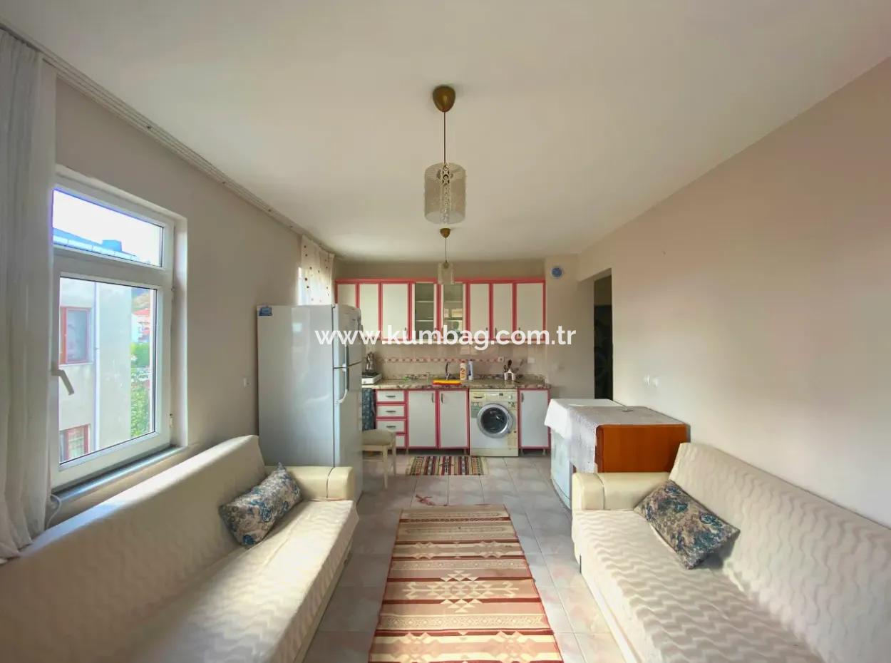 Kumbağ Pazar Sokağında Kiralık 2+1 Eşyalı Daire