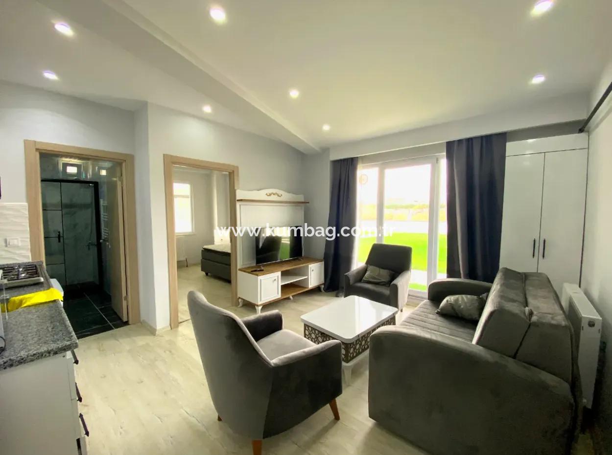 Kumbağ Havuzlu Sitede Bahçeli 1+1 Satılık Daire