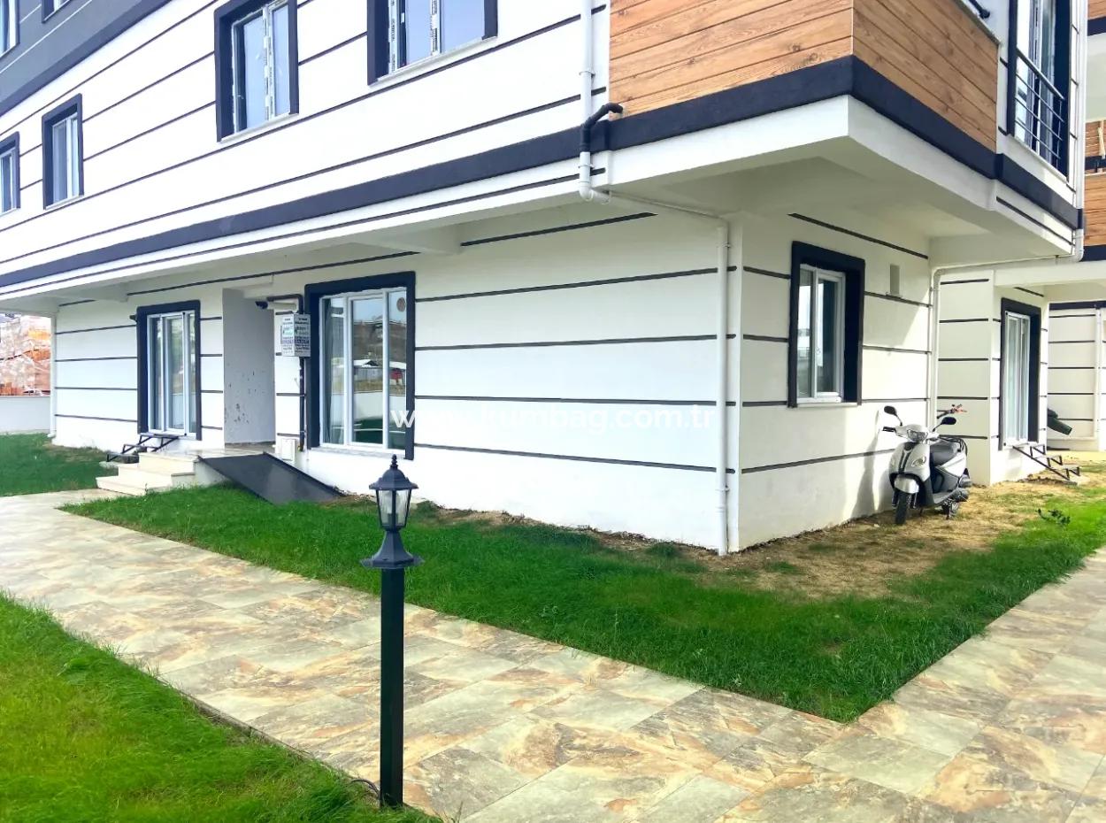 Kumbağ Havuzlu Sitede Bahçeli 1+1 Satılık Daire