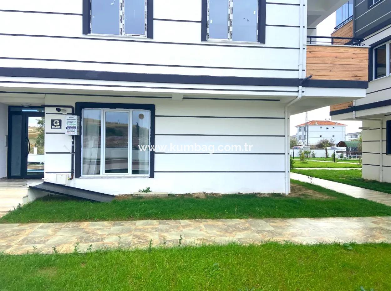 Kumbağ Havuzlu Sitede Bahçeli 1+1 Satılık Daire