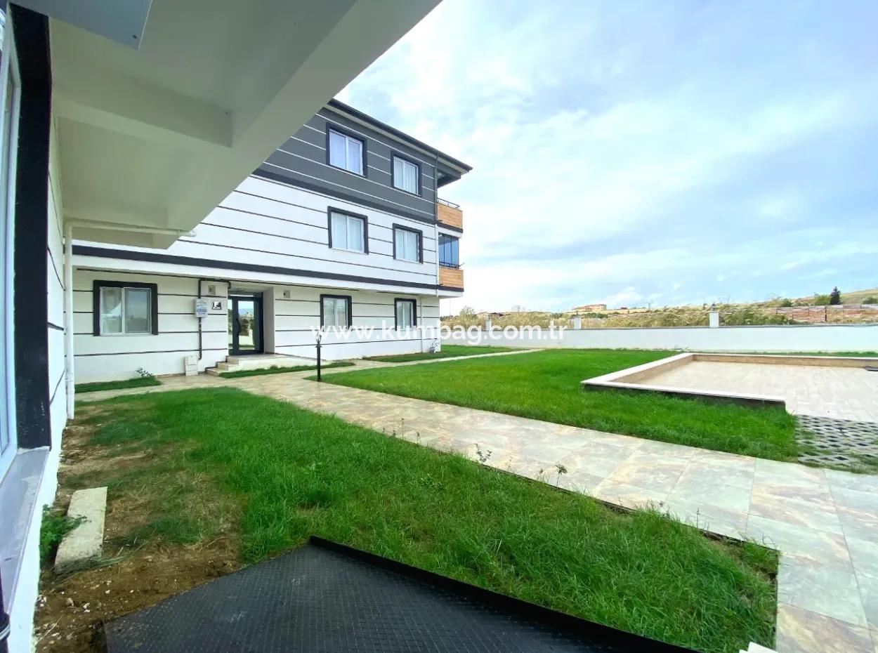 Kumbağ Havuzlu Sitede Bahçeli 1+1 Satılık Daire