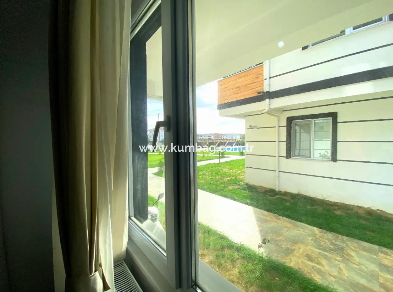 Kumbağ Havuzlu Sitede Bahçeli 1+1 Satılık Daire