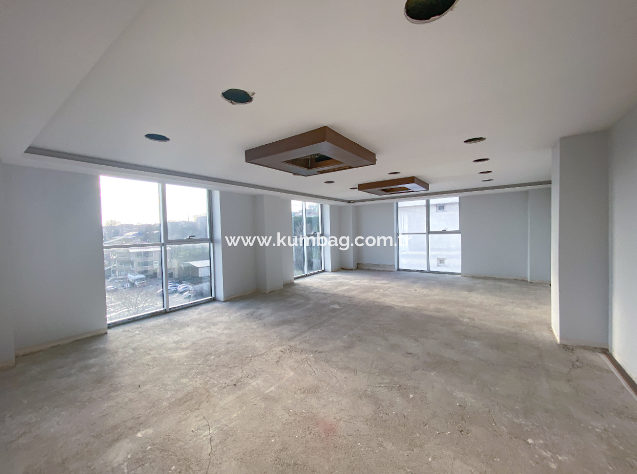 100.Yıl Alt Yol Cadde Üzerinde Adliyenin Yanında Deniz Manzaralı Kiralık Plaza Ofisleri