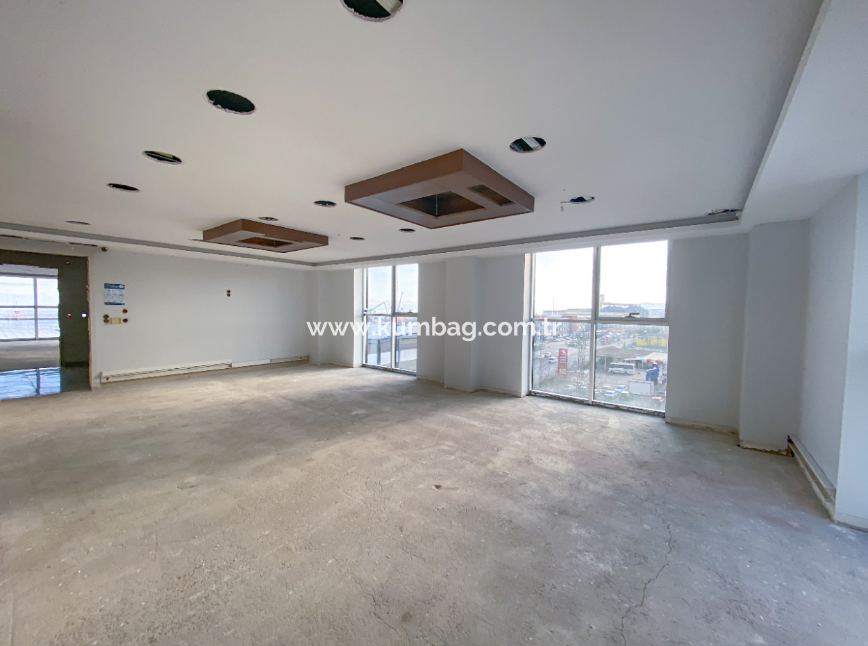 100.Yıl Alt Yol Cadde Üzerinde Adliyenin Yanında Deniz Manzaralı Kiralık Plaza Ofisleri