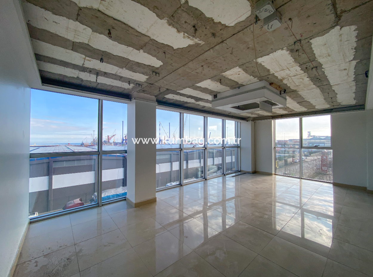 100.Yıl Alt Yol Cadde Üzerinde Adliyenin Yanında Deniz Manzaralı Kiralık Plaza Ofisleri