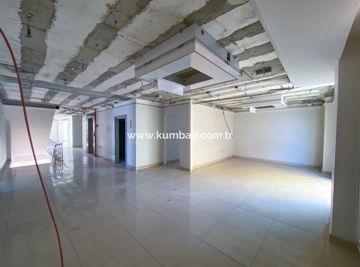 100.Yıl Alt Yol Cadde Üzerinde Adliyenin Yanında Deniz Manzaralı Kiralık Plaza Ofisleri