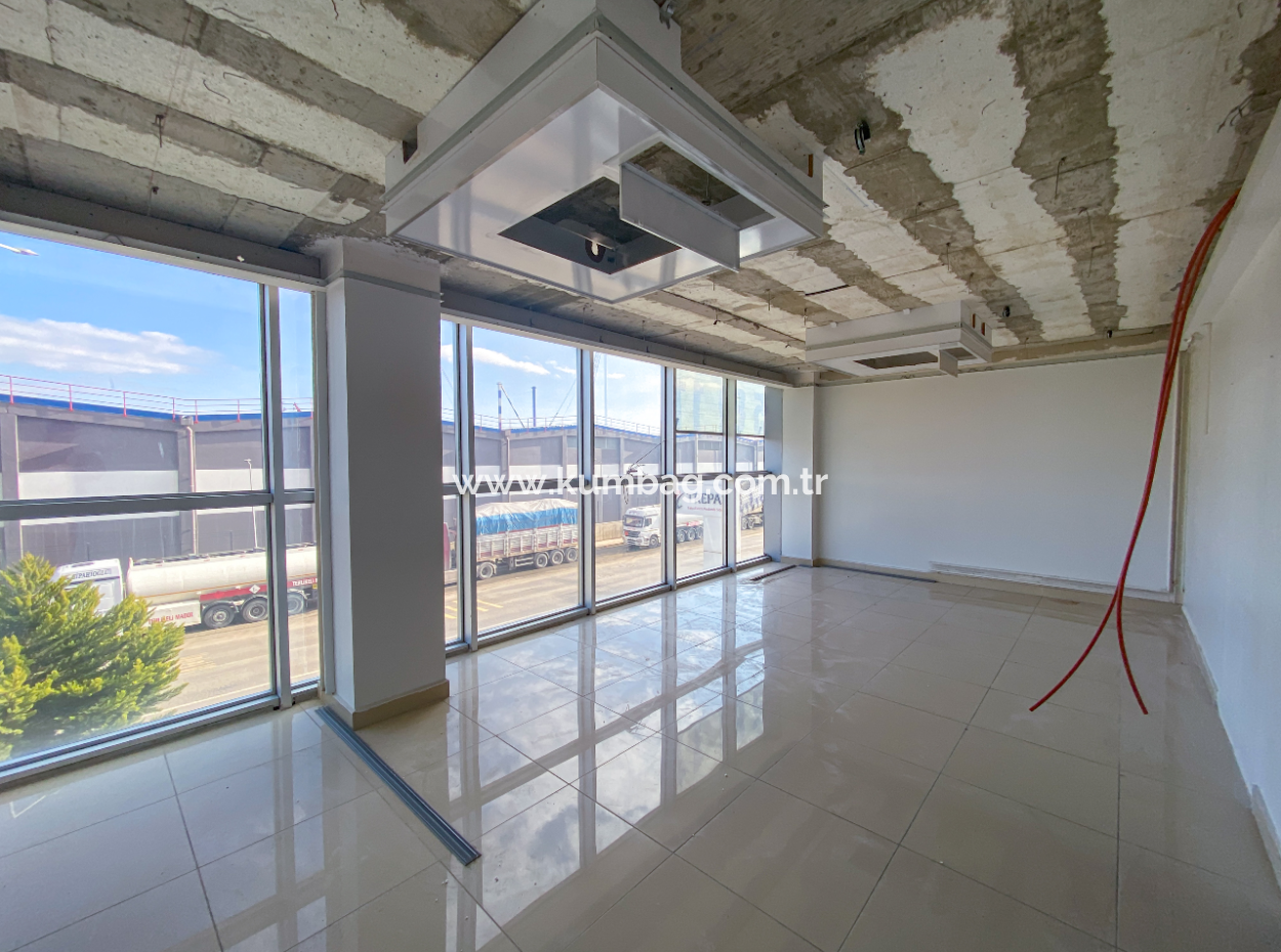 100.Yıl Alt Yol Cadde Üzerinde Adliyenin Yanında Deniz Manzaralı Kiralık Plaza Ofisleri