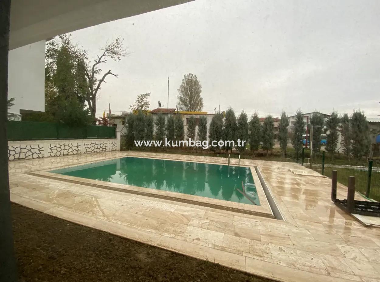 Kumbağ Havuzlu Ve Bahçeli Eşyalı 2+1 Kiralık Daire