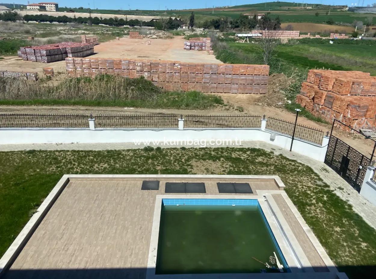 Kumbağ Mimoza Evlerinde Havuzlu Sezonluk Kiralık 3+1 Daire