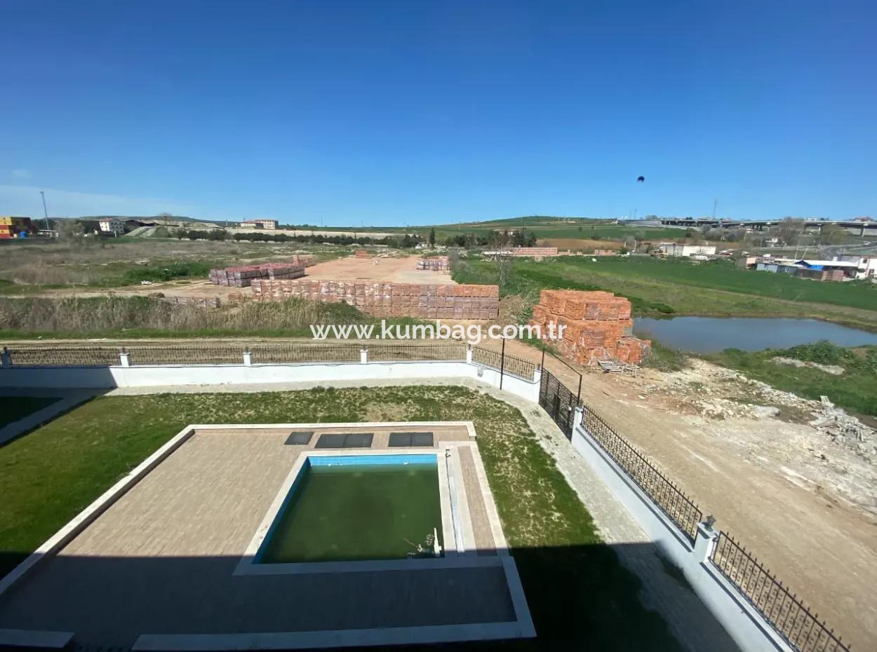 Kumbağ Mimoza Evlerinde Havuzlu Sezonluk Kiralık 3+1 Daire