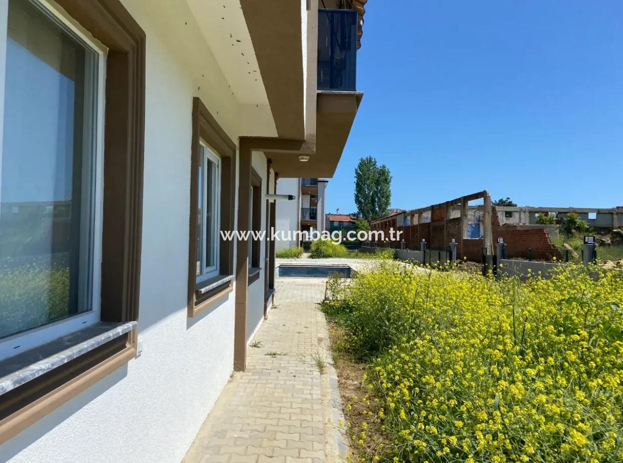 Kumbağ Havuzlu Site İçerisinde Giriş Kat Kiralık 2+1 Daire