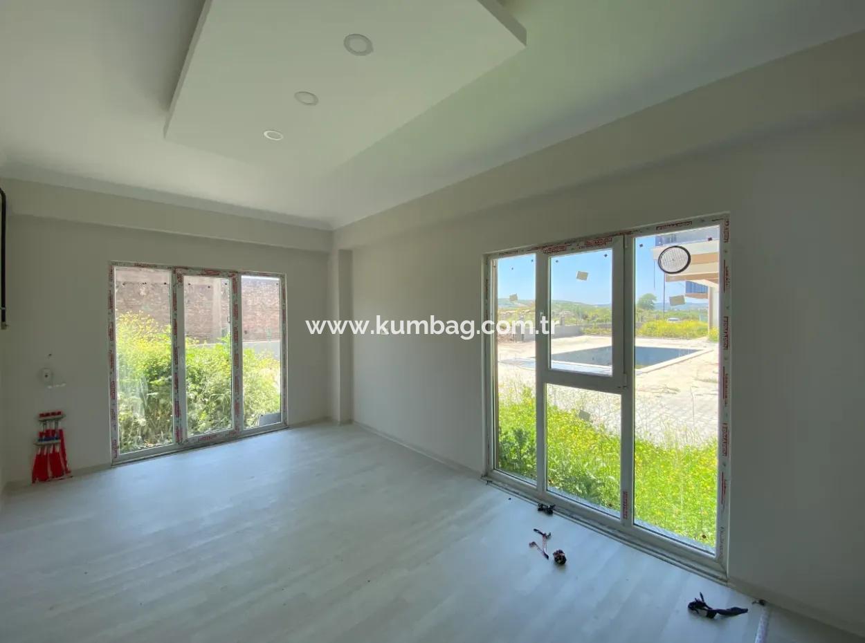 Kumbağ Havuzlu Site İçerisinde Giriş Kat Kiralık 2+1 Daire
