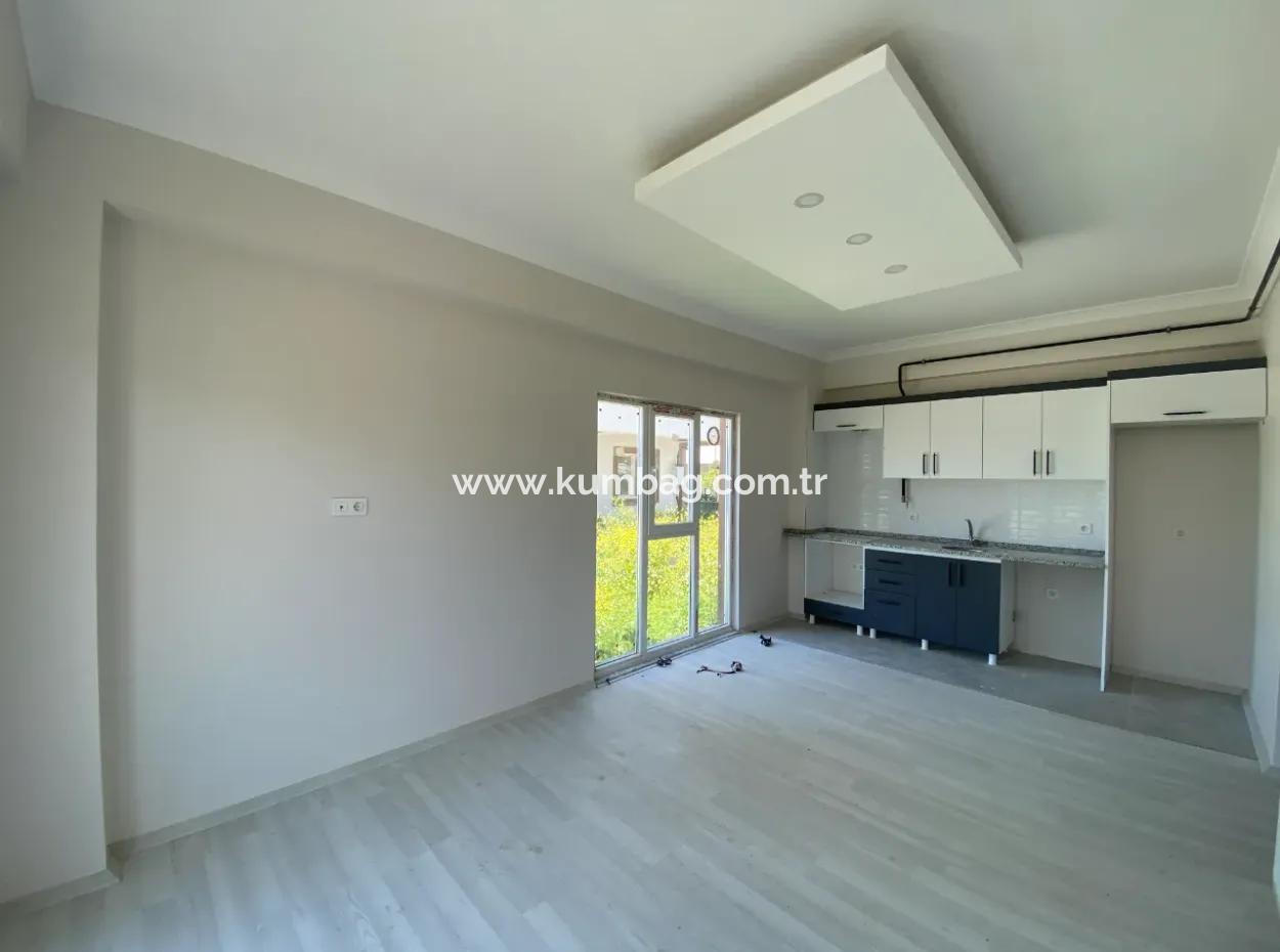 Kumbağ Havuzlu Site İçerisinde Giriş Kat Kiralık 2+1 Daire