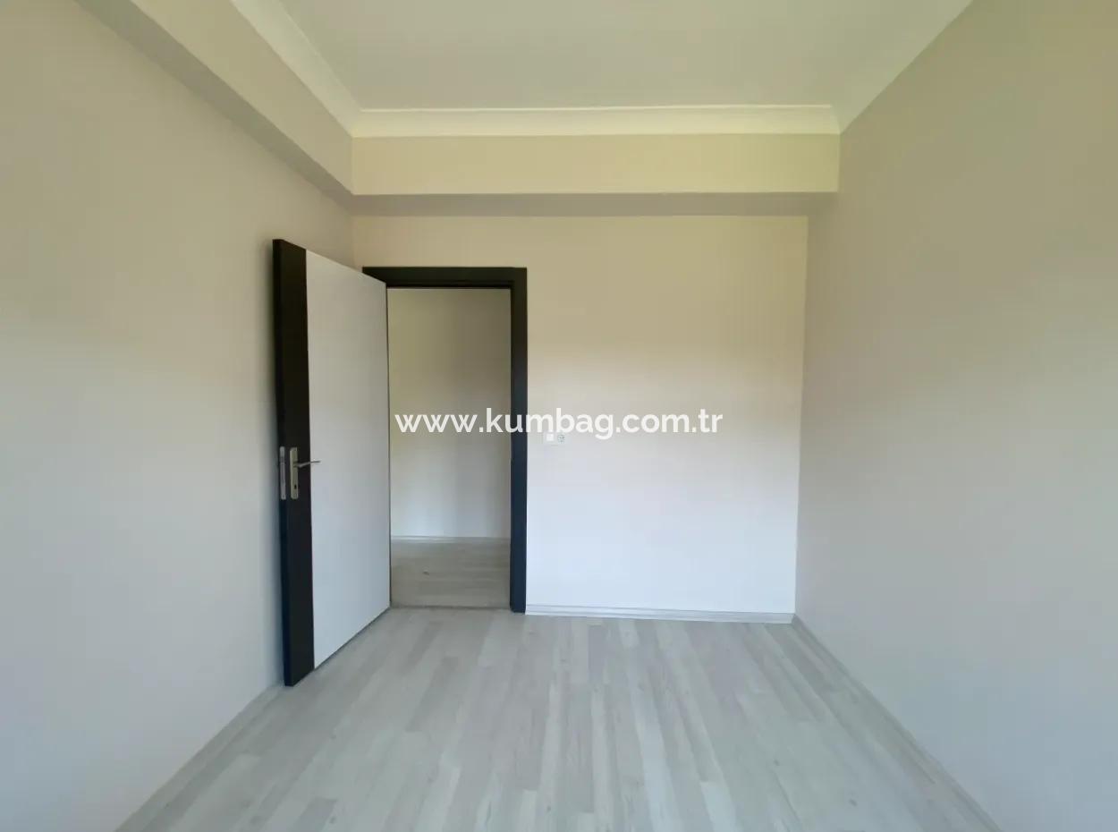Kumbağ Havuzlu Site İçerisinde Giriş Kat Kiralık 2+1 Daire