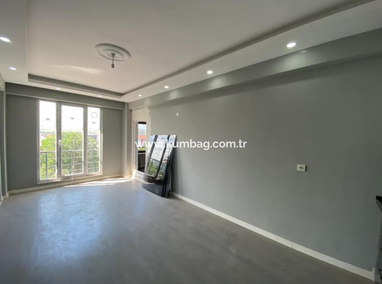 Kumbağ Mah. Ana Cadde Üzerinde Geniş Teraslı 2+1 Satılık Daire