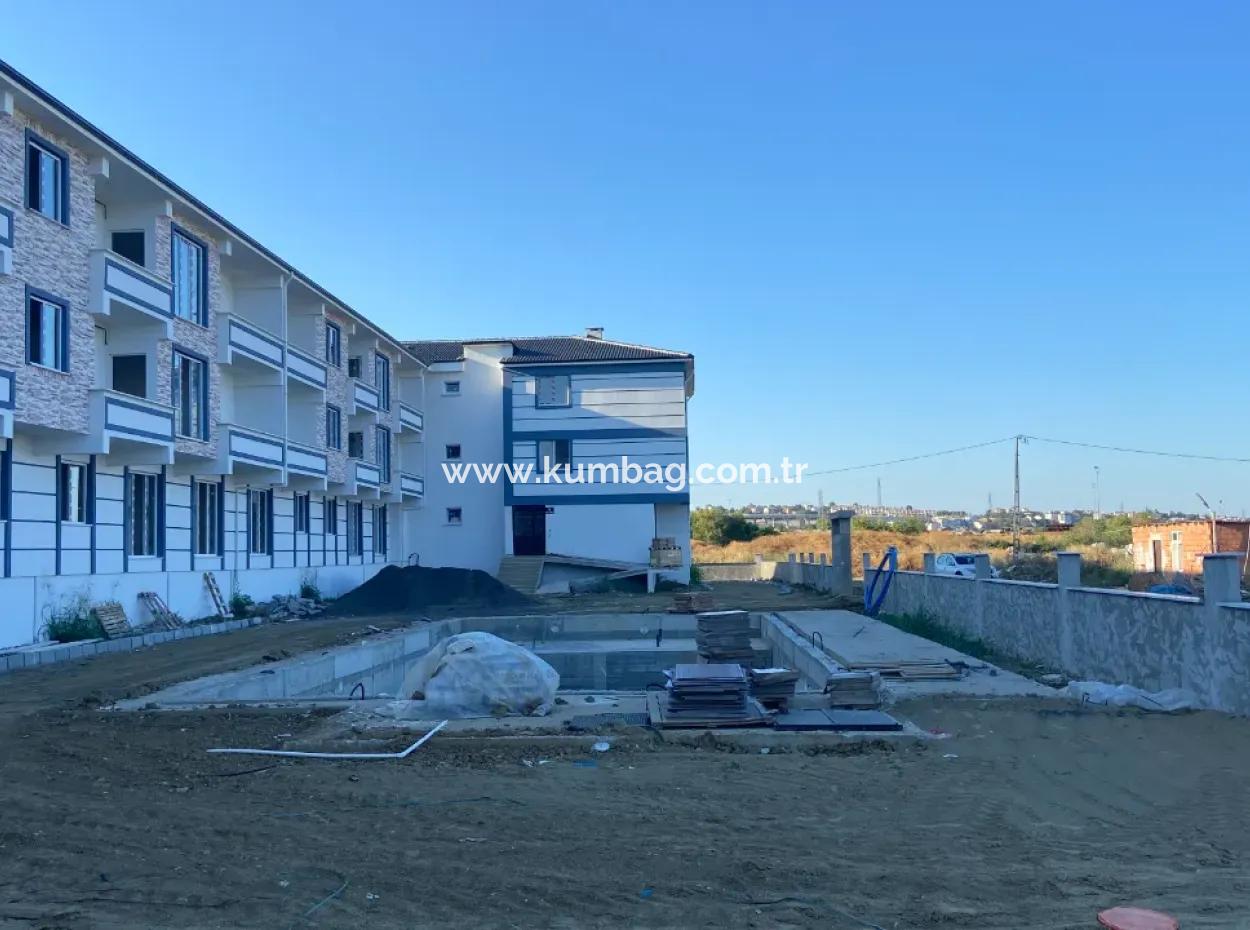 Kumbağ Havuzlu Site İçerisinde Bahçe Katı 1+1 Satılık Daire