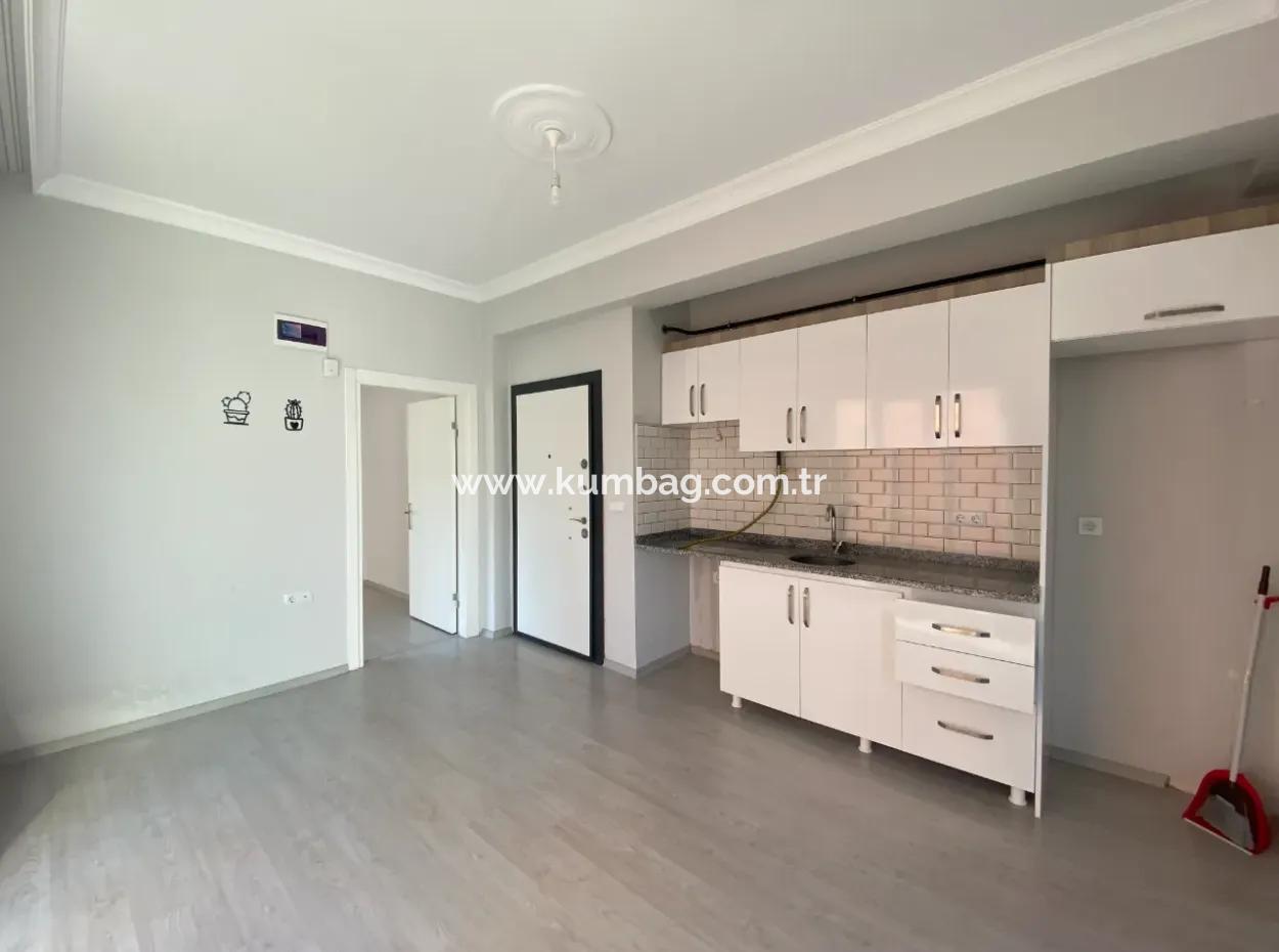Kumbağ Pazar Sokağı Mevkii Yeni Binada Kiralık 1+1 Daire