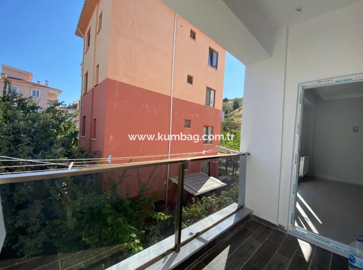 Kumbağ Pazar Sokağı Mevkii Yeni Binada Kiralık 1+1 Daire