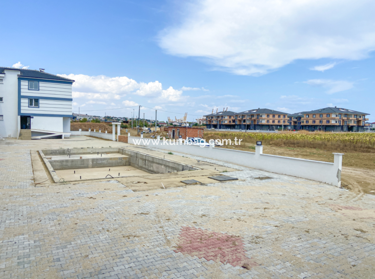 Kumbağ Havuzlu Site İçerisinde Bahçe Katı 1+1 Satılık Daire