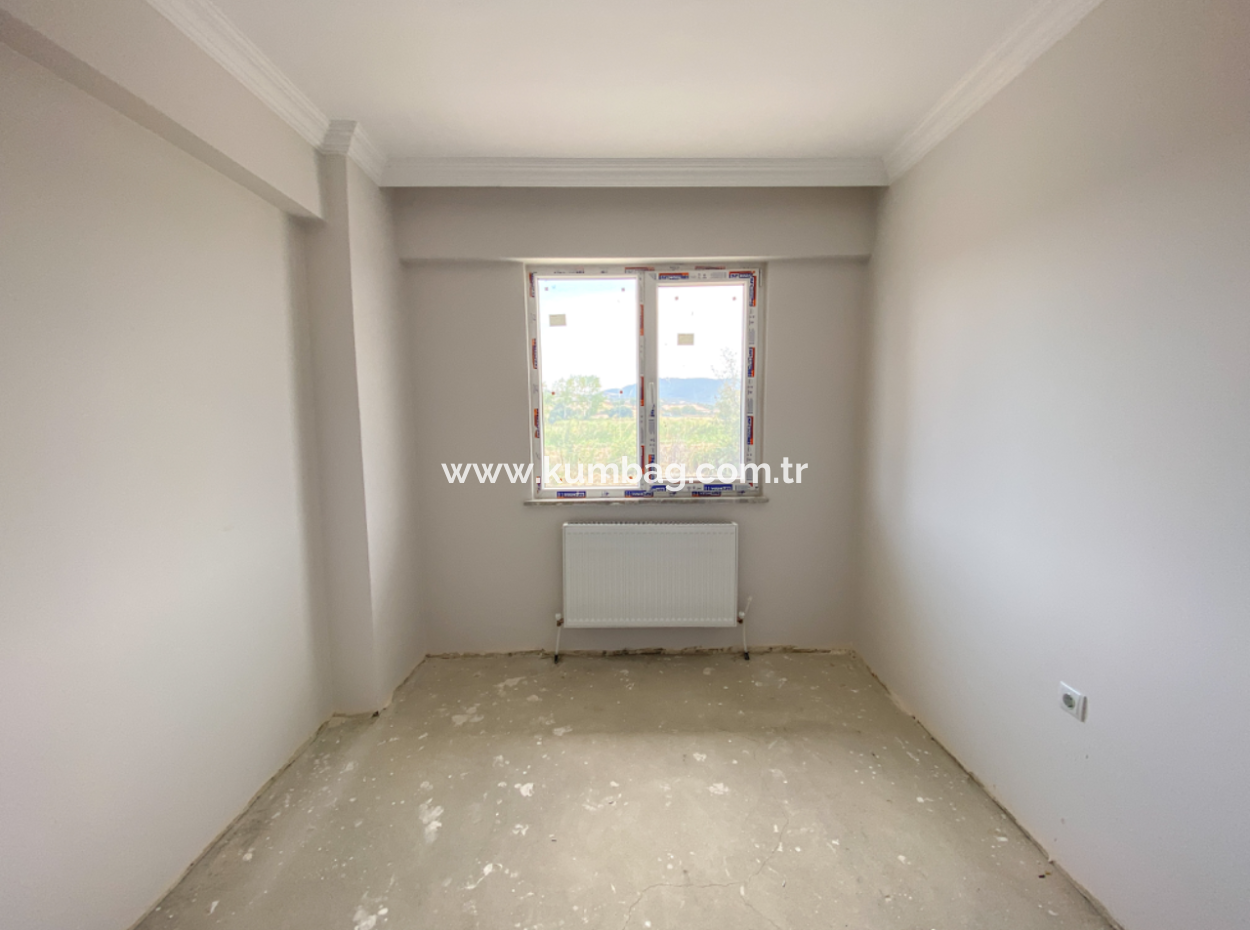 Kumbağ Havuzlu Site İçerisinde Bahçe Katı 1+1 Satılık Daire