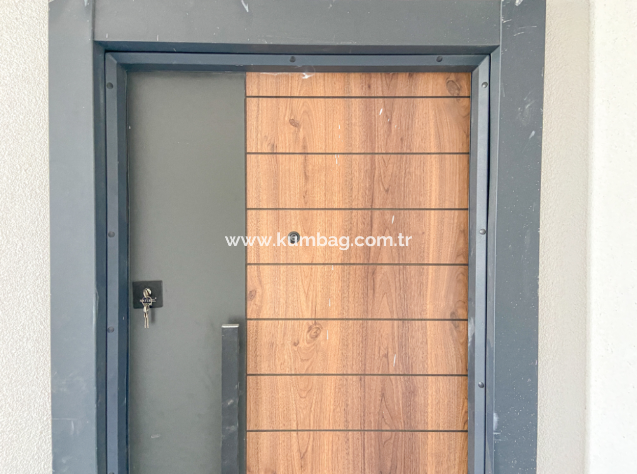 Kumbağ Havuzlu Site İçerisinde Bahçe Katı 1+1 Satılık Daire