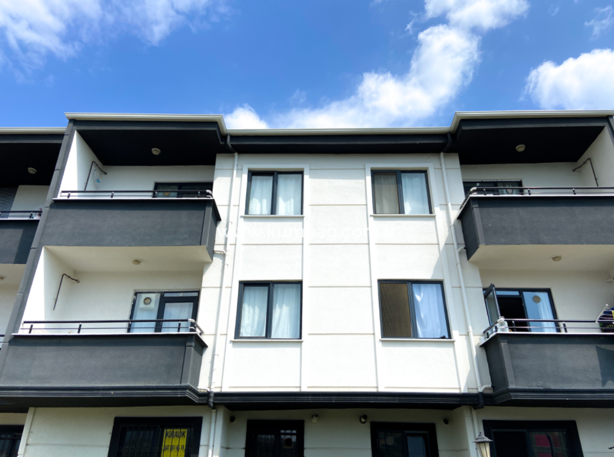 Kumbağ Mah. Ana Caddeye Yakın Ayrı Mutfaklı Bahçeli Yaz-Kış Kiralık 2+1 Daire