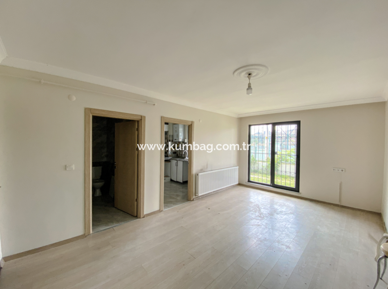 Kumbağ Mah. Ana Caddeye Yakın Ayrı Mutfaklı Bahçeli Yaz-Kış Kiralık 2+1 Daire