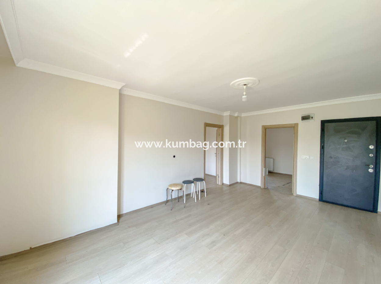 Kumbağ Mah. Ana Caddeye Yakın Ayrı Mutfaklı Bahçeli Yaz-Kış Kiralık 2+1 Daire