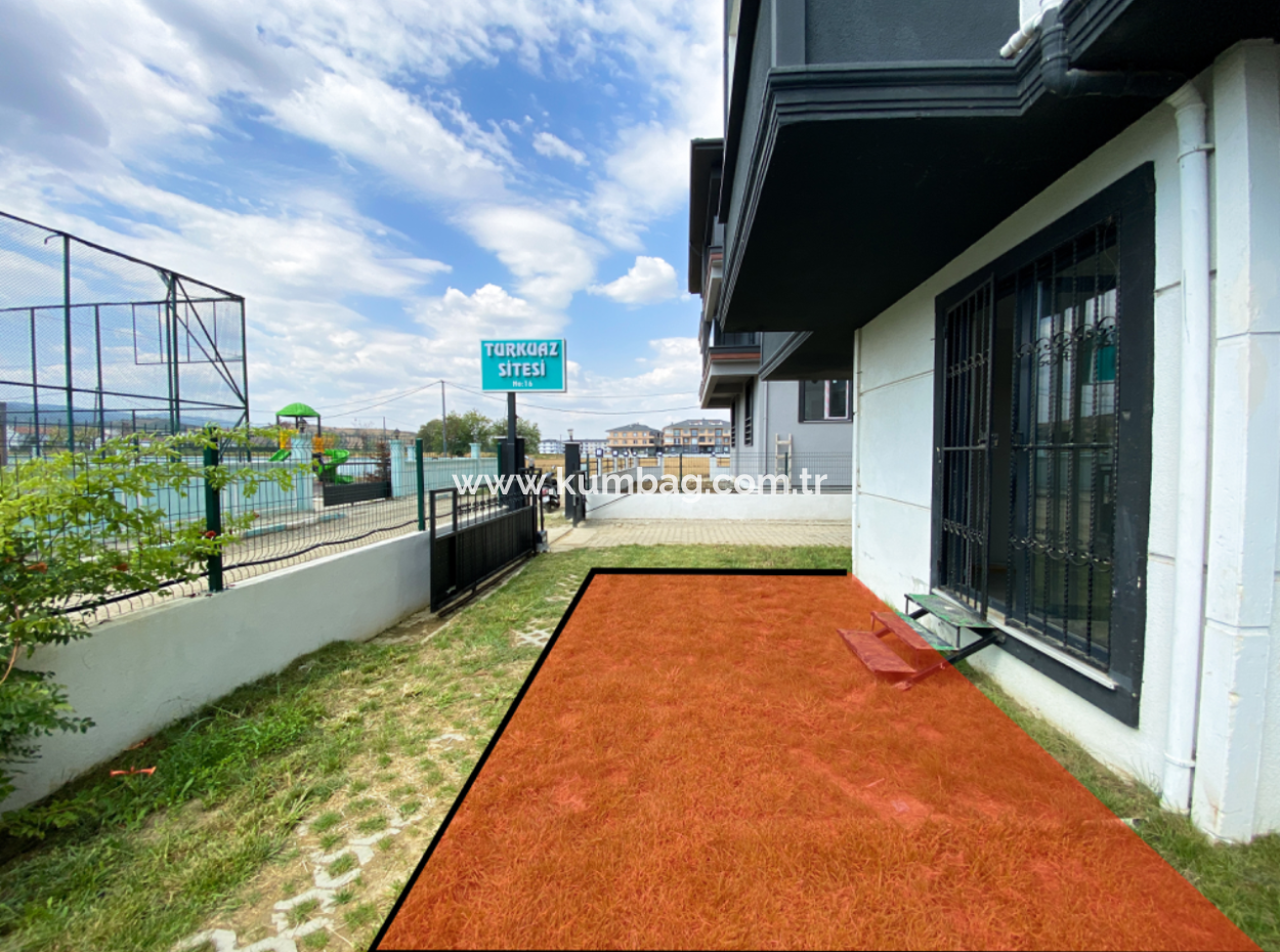 Kumbağ Mah. Ana Caddeye Yakın Ayrı Mutfaklı Bahçeli Yaz-Kış Kiralık 2+1 Daire