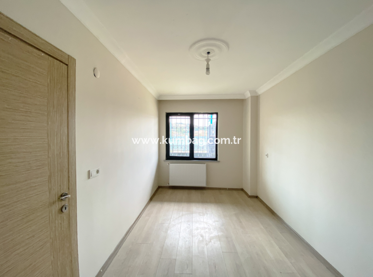 Kumbağ Mah. Ana Caddeye Yakın Ayrı Mutfaklı Bahçeli Yaz-Kış Kiralık 2+1 Daire