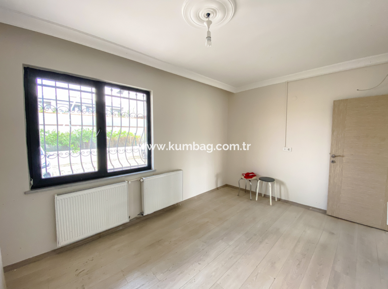 Kumbağ Mah. Ana Caddeye Yakın Ayrı Mutfaklı Bahçeli Yaz-Kış Kiralık 2+1 Daire
