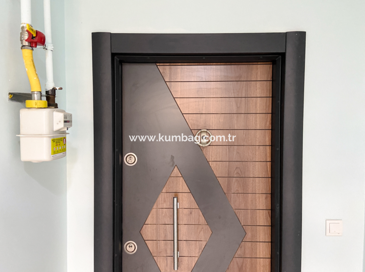 Kumbağ Mah. Ana Caddeye Yakın Ayrı Mutfaklı Bahçeli Yaz-Kış Kiralık 2+1 Daire