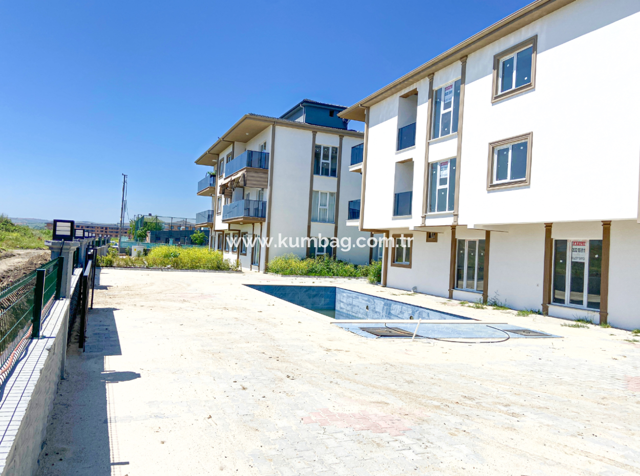 Kumbağ Mah. Havuzlu Site İçerisinde Satılık 2+1 Daireler