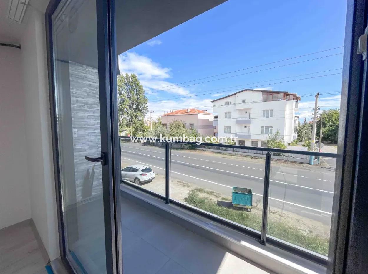 Kumbağ'da Cadde Üstü Denize Yakın Lüks Sıfır Satılık 1+1 Daire