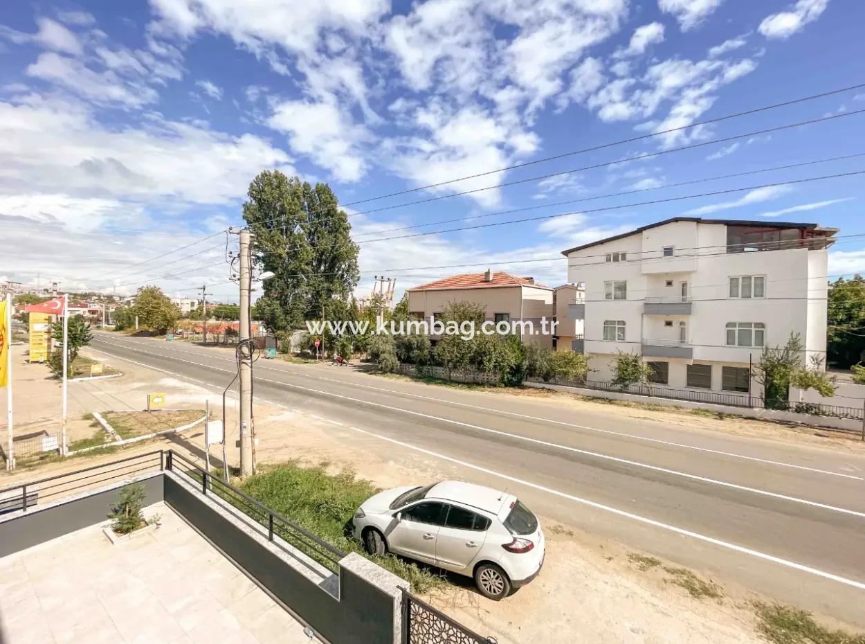 Kumbağ'da Cadde Üstü Denize Yakın Lüks Sıfır Satılık 1+1 Daire