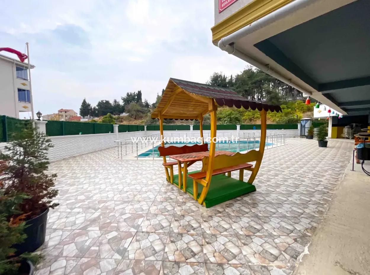 Mükemmel Manzaralı Denize Yakın Havuzlu Geniş Satılık 1+1 Daire