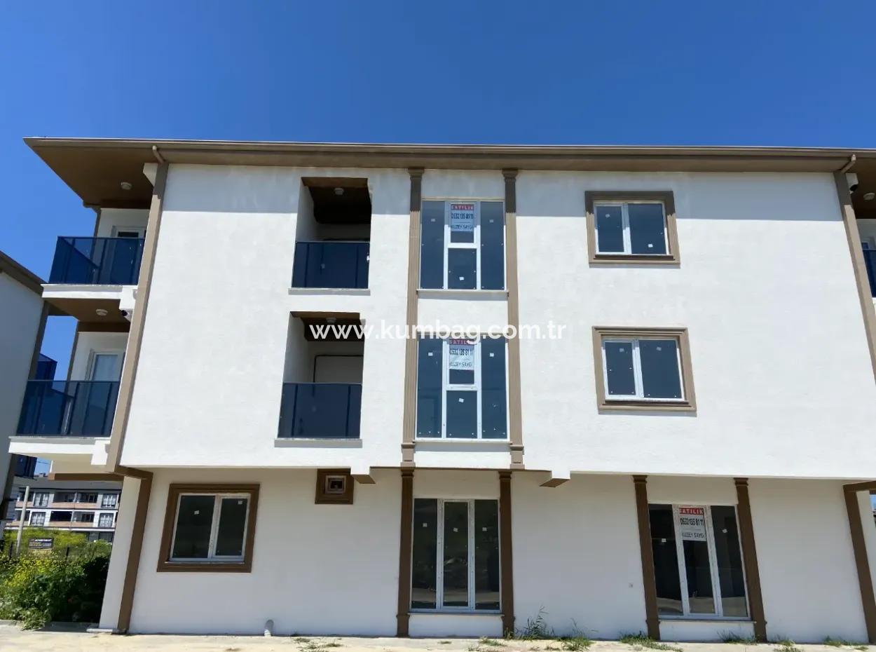 Kumbağ Mah. Havuzlu Site İçerisinde Satılık 1+1 Daireler