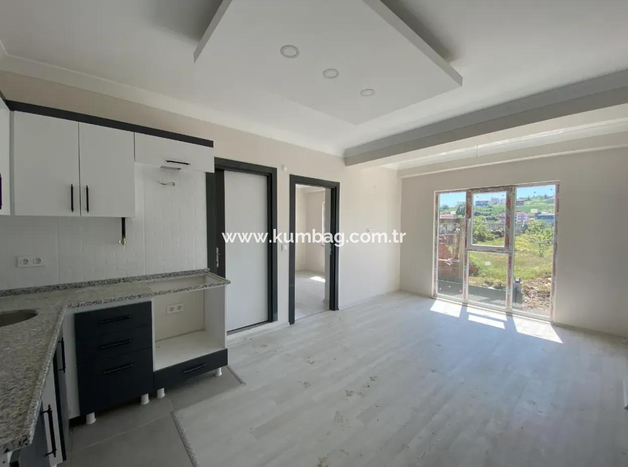 Kumbağ Mah. Havuzlu Site İçerisinde Satılık 1+1 Daireler