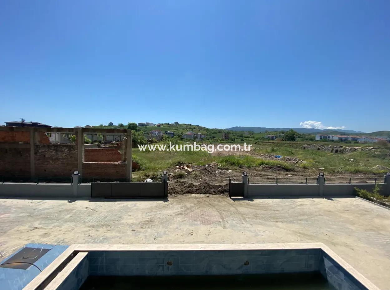 Kumbağ Mah. Havuzlu Site İçerisinde Satılık 1+1 Daireler