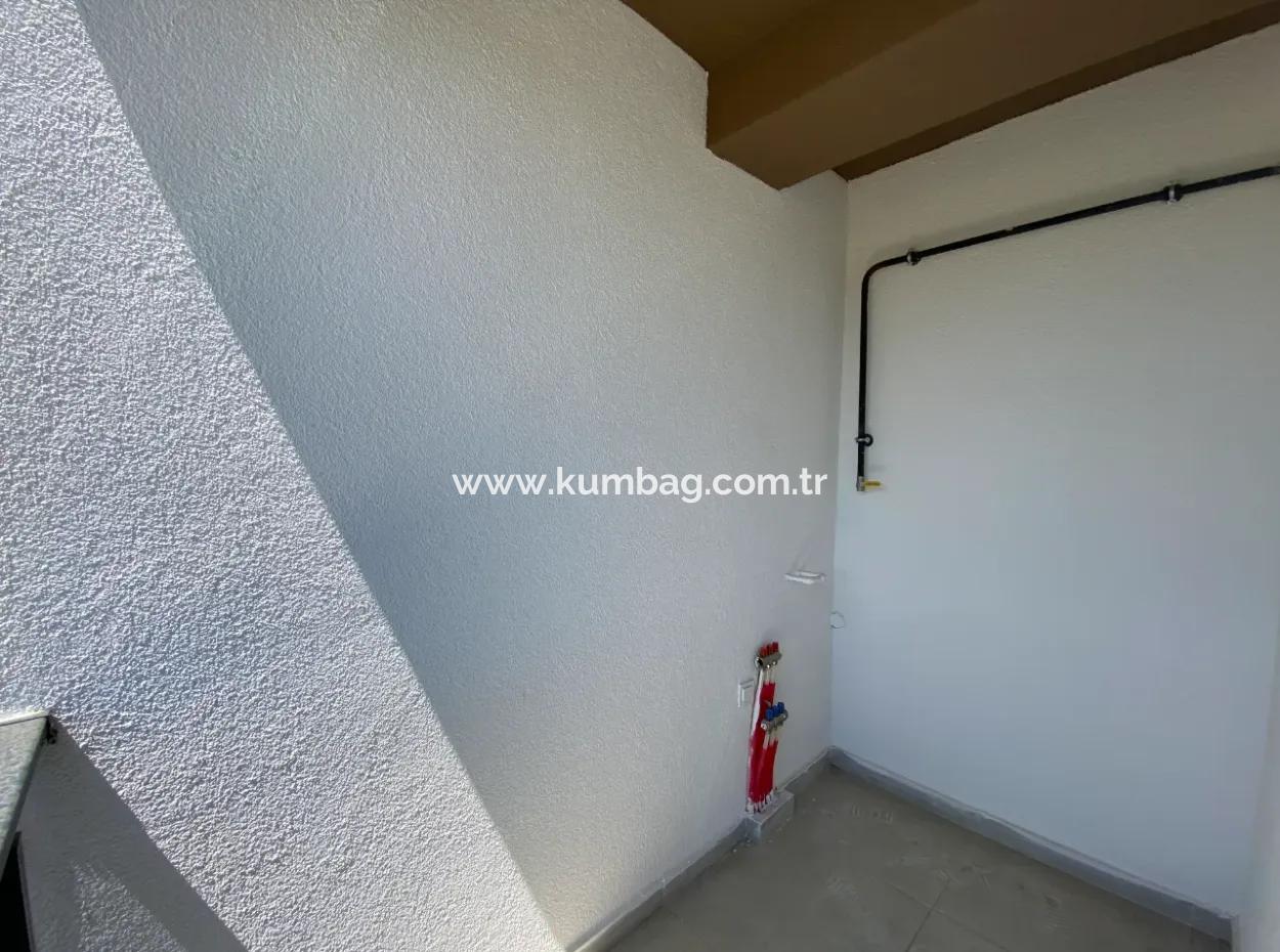 Kumbağ Mah. Havuzlu Site İçerisinde Satılık 1+1 Daireler