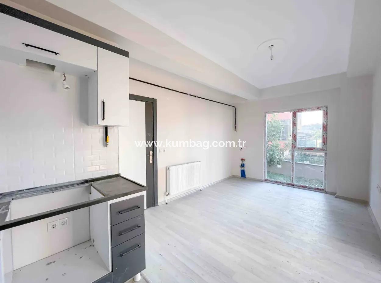 Kumbağ'da Cadde Üzerinde Site İçerisinde Satılık Sıfır 1+1 Daire
