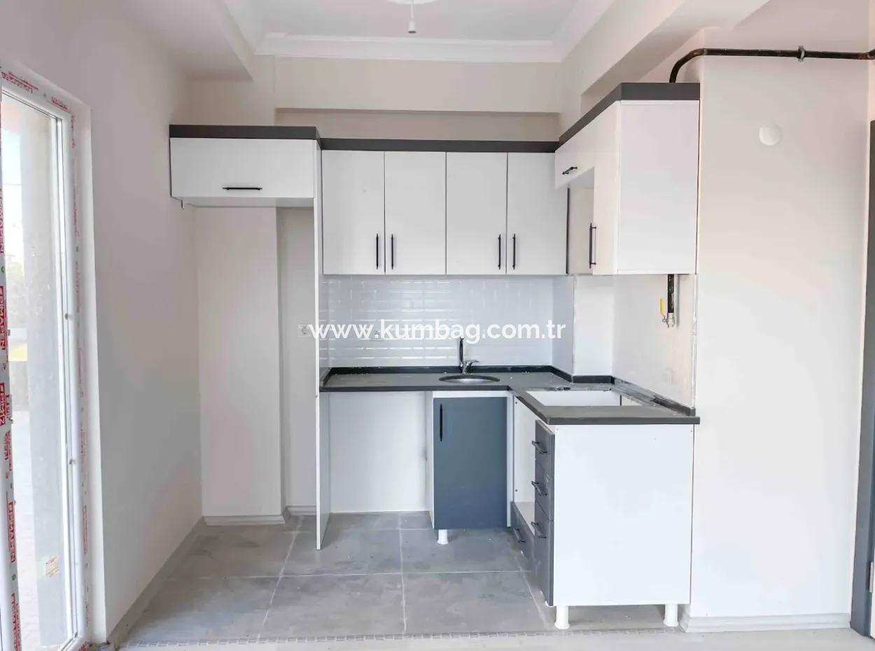 Kumbağ'da Cadde Üzerinde Site İçerisinde Satılık Sıfır 1+1 Daire