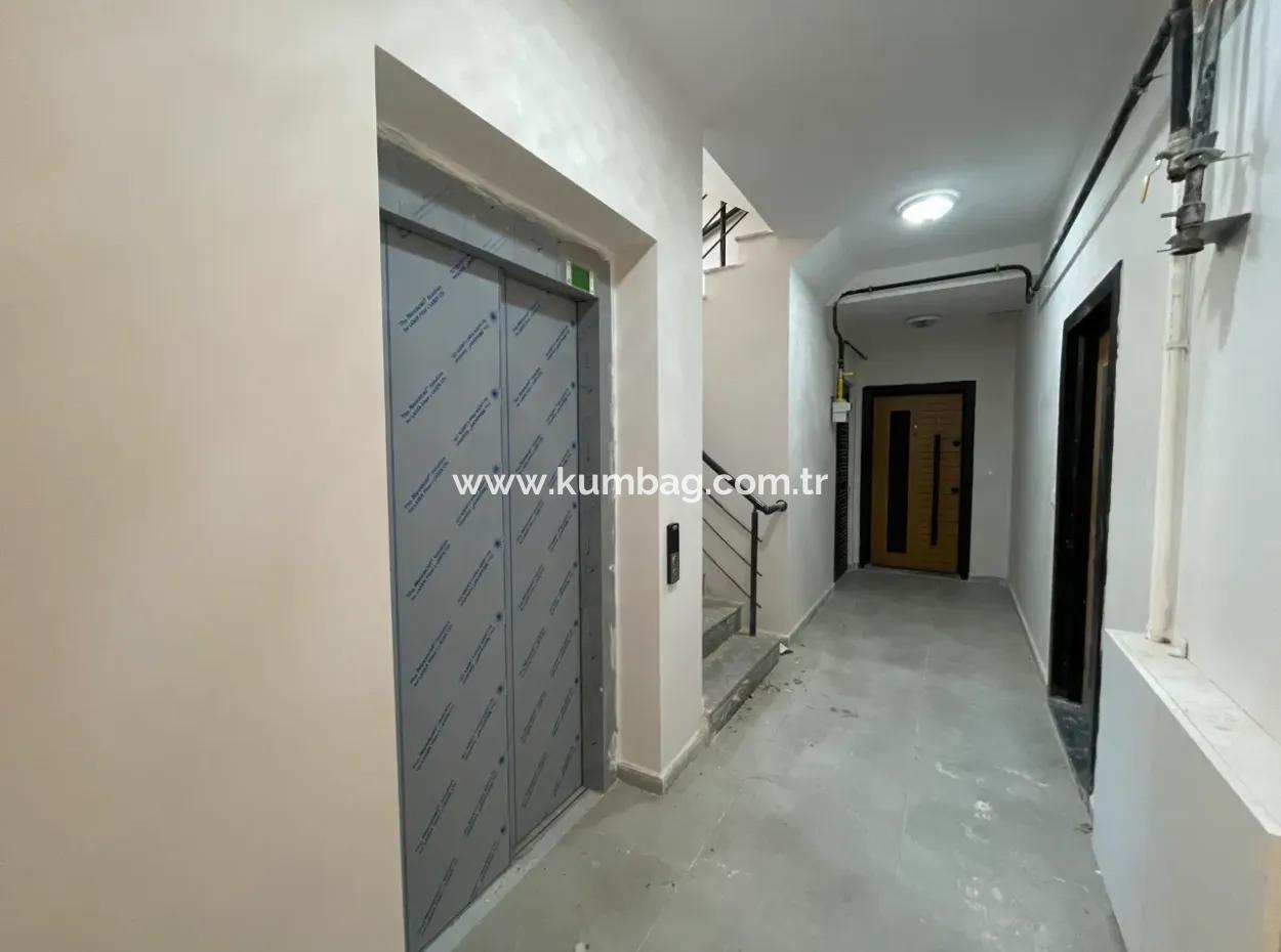 Kumbağ'da Cadde Üzerinde Site İçerisinde Satılık Sıfır 2+1 Daire