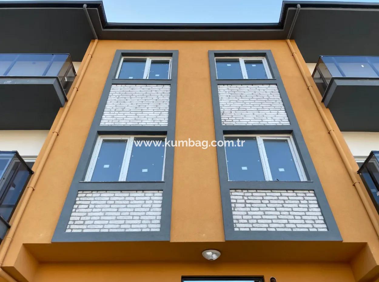 Kumbağ'da Cadde Üzerinde Site İçerisinde Satılık Sıfır 2+1 Daire