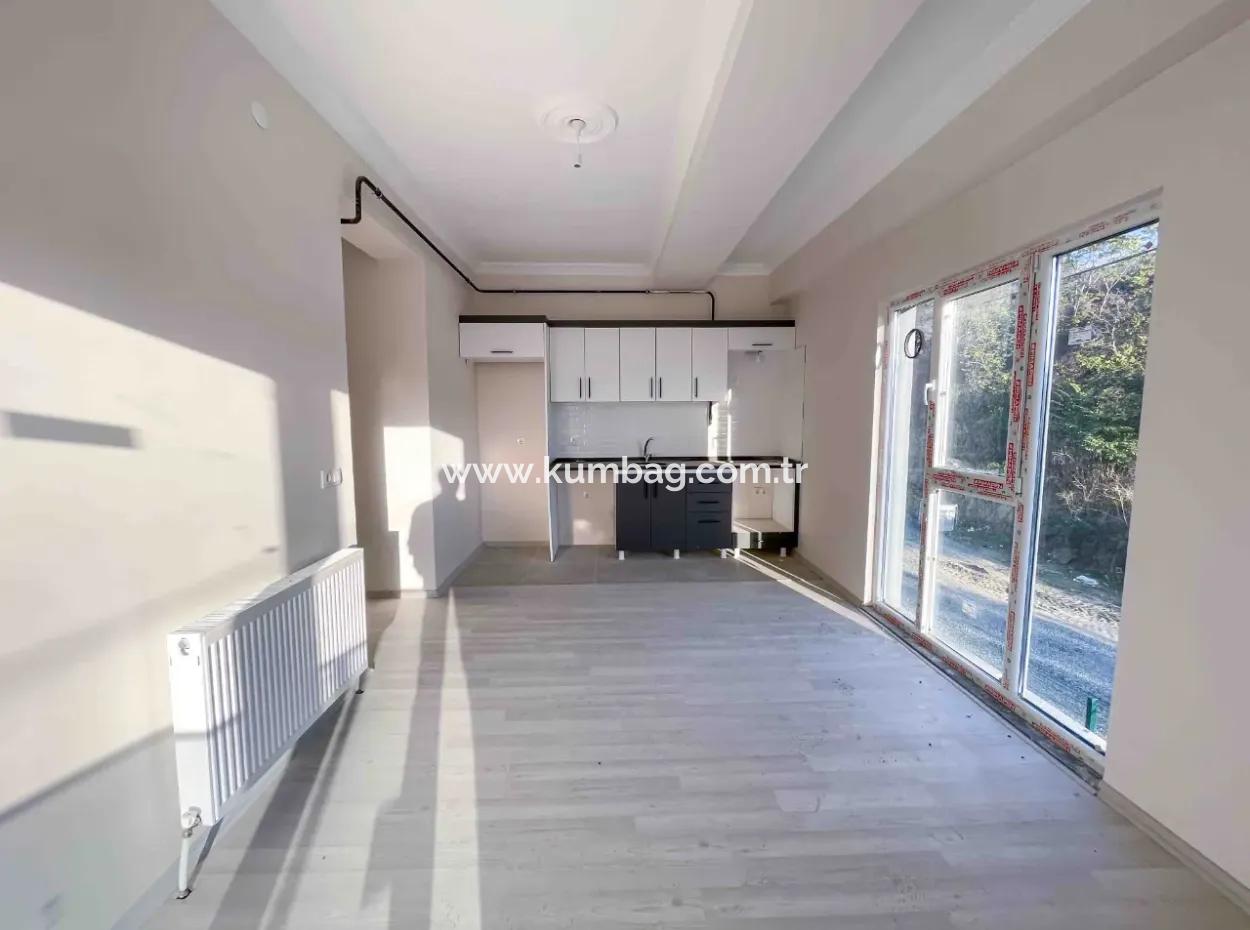 Kumbağ'da Cadde Üzerinde Site İçerisinde Satılık Sıfır 2+1 Daire